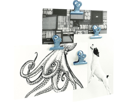 Metalen klemmen bevestigen afbeeldingen aan een muur