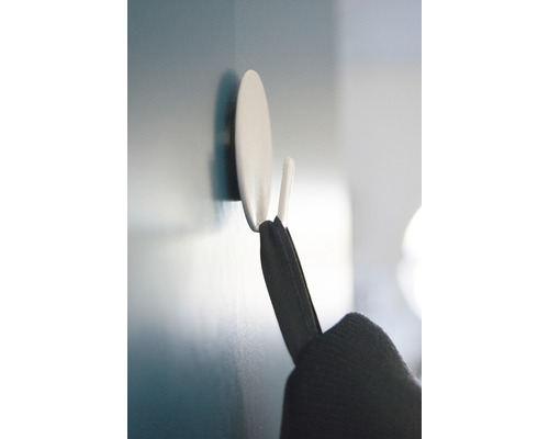 Wandhaak met opgehangen tas