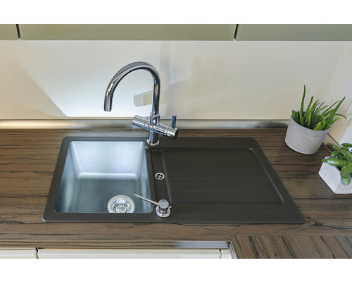 Keuken spoelbak met afdruiprek en waterkraan