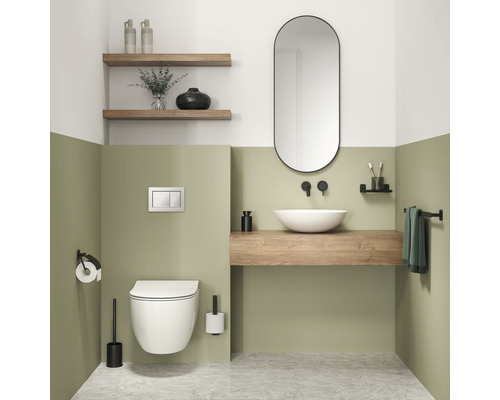 Moderne badkamer met hangtoilet, waskom en houten plank