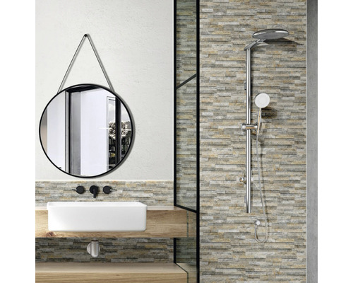 Moderne badkamer met opzetwastafel, spiegel en douchegarnituur