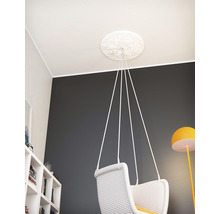 Plafondrozet met hangstoel in kamer