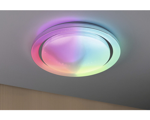 Ronde led-plafondlamp met kleurveranderingsfunctie aan het plafond gemonteerd