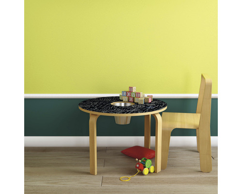 Kinderzitgroep met tafel, stoel, speelgoedblokken en speelgoedtrein