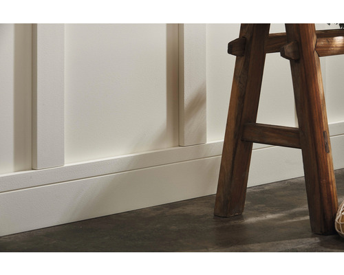 Wandpanelen met houten kruk