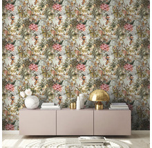 Kamerweergave met bloemenbehang, dressoir en decoratie
