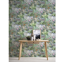 Kamerzicht met junglebehang, tafel en decoratie