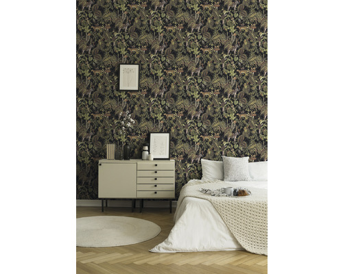 Slaapkamer met jungle behang, dressoir en bed