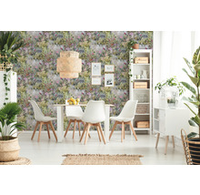 Eetkamer met tafel, stoelen, rek en botanisch behang