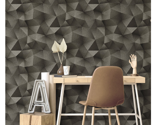 Scene met geometrisch behang, bureau en bureaustoel