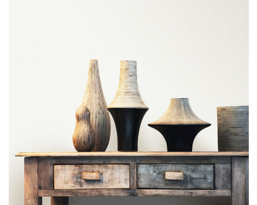 Decoratieve houten vazen en commode met laden