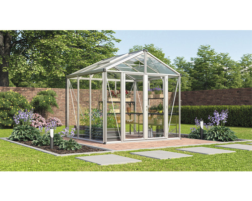 Tuinkas met plantenplanken in de tuin