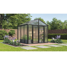 Glazen en metalen kas in de tuin