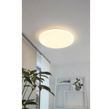 Ronde plafondlamp aan een kamerplafond