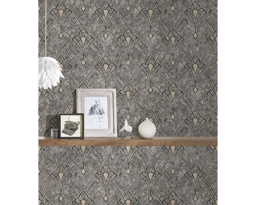 Decoratief behang met geometrische patronen in woonkamer