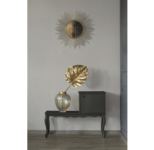 Decoratieve opstelling met spiegel, vaas en console in de woonkamer