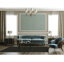 Klassieke woonkamer met bank, fauteuil, tapijt en decoratie