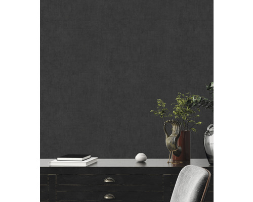 Scene met ladekast, decoraties en stoel