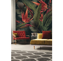 Woonkamer met tropisch fotobehang, fauteuil en bank