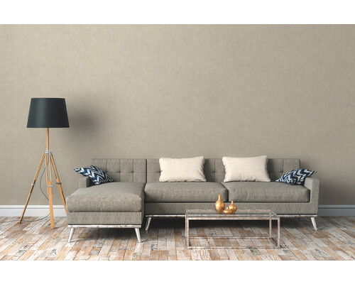 Woonkamer met bank, salontafel en staande lamp voor een heldere en georganiseerde sfeer