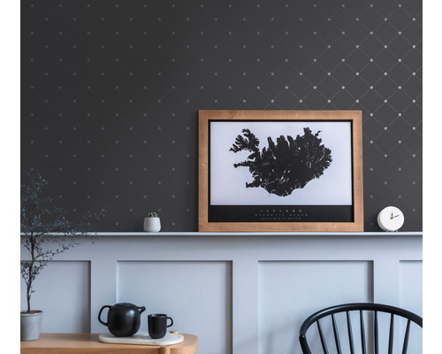 Decoratieve kamer met sterrenbehang en ingelijste IJslandkaart.