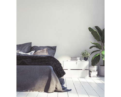 Slaapkamer met bed, nachtkastje en kamerplanten