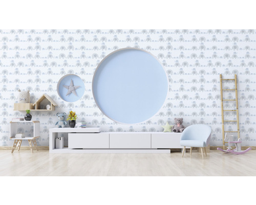 Kinderkamer met olifantenbehang, ronde wanddecoratie en meubels