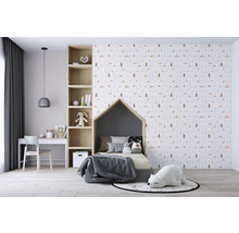 Kinderkamer met huisbed, bureau en bosbehang