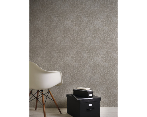 Behang met patroon, stoel en opbergdozen