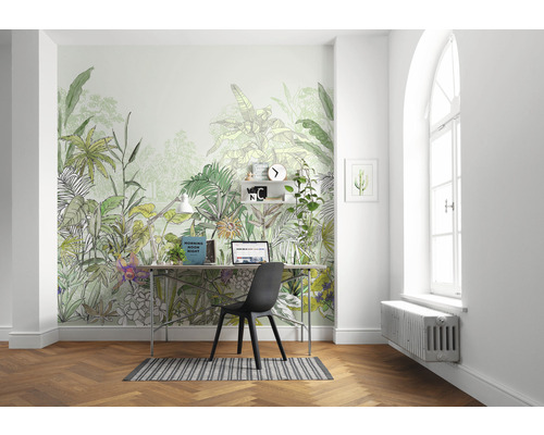 Lichte kamer met jungle planten behang, bureau en stoel
