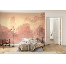 Slaapkamer met fotobehang met bosmotief, bed en lamp