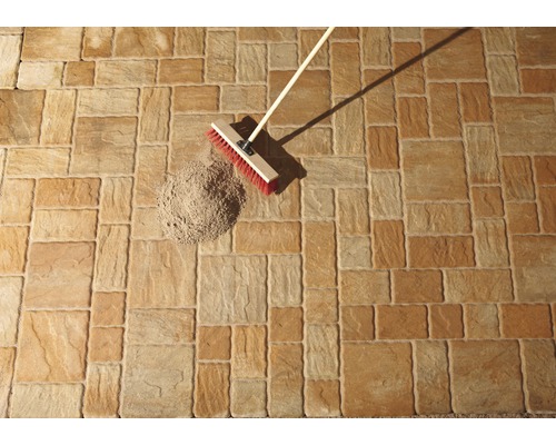 Bestrating met voegzand en bezem