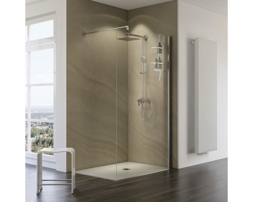 Moderne douche met douchearmatuur, doucherek en radiator in een lichte badkamer.