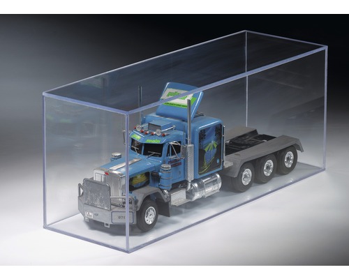 Model van een vrachtwagen in een transparante vitrine