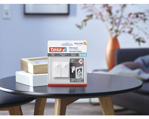 Tesa zelfklevende spijkerverpakking op tafel