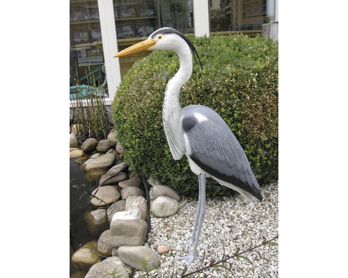 Decoratieve reiger voor de tuin aan de vijver