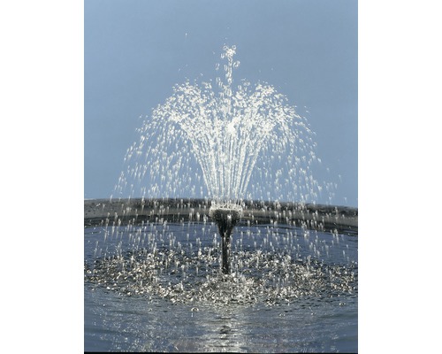 Tuinfontein met watersproeier