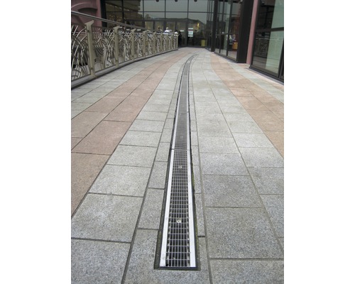 Vloerafvoer op verhard pad