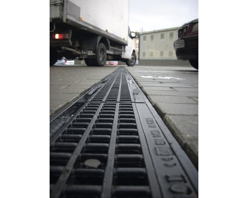 Afwateringsgoot op een bestrate plaats