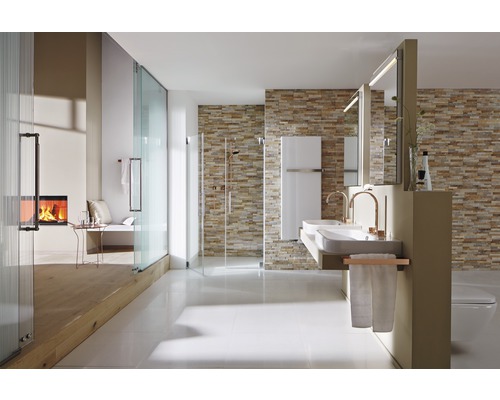 Moderne badkamer met douche, dubbele wastafel, radiator, open haard en stenen muur