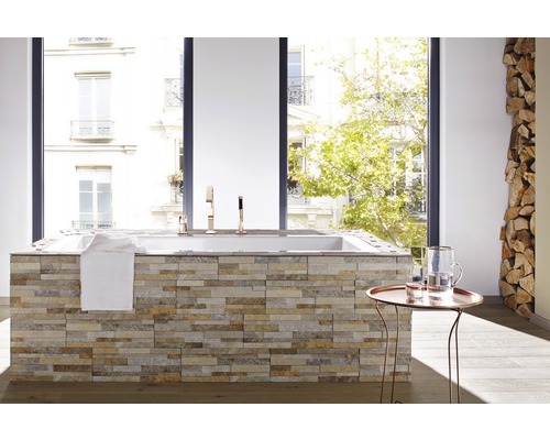 KLIMEX Steenstrip UltraStrong Firenze crème-nuances Badkamer met bad, natuurstenen bekleding, armaturen en bijzettafel