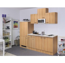 Compacte keuken met bovenkasten, spoelbak en kookplaat