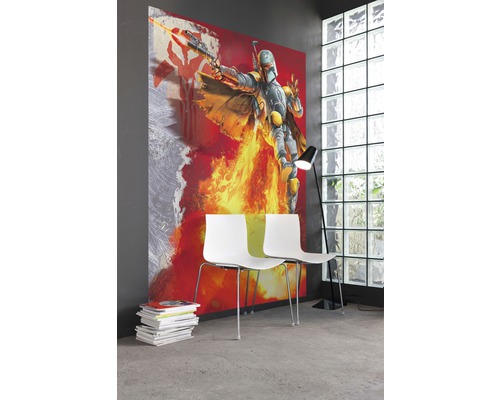 Kamerontwerp met fotobehang, twee witte stoelen en een staande lamp