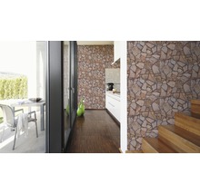 Kameroverzicht met stenen behang, houten vloer en toegang tot het terras