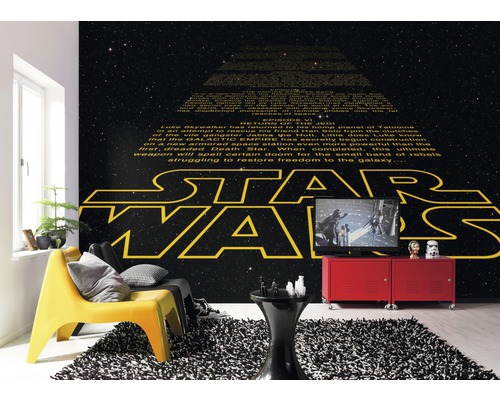 Woonkamer met Star Wars behang, gele stoel en rode kast
