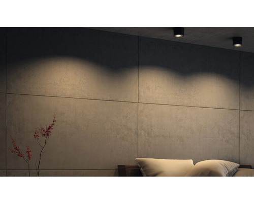 Slaapkamer met plafondspots voor verlichting