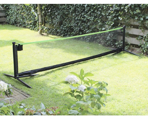 Badmintonnet met frame op een gazon