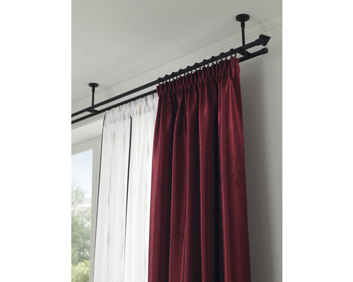 Dubbele gordijnroede met gordijnen en vitrages
