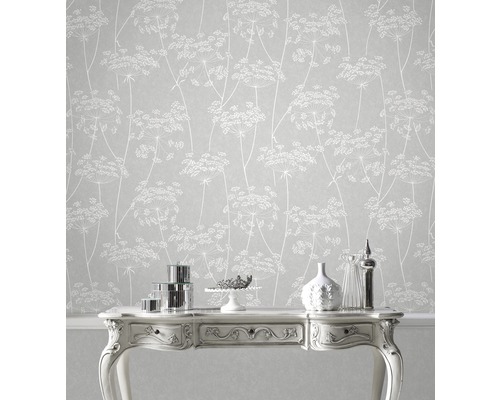 Behang met bloemmotief in de woonkamer