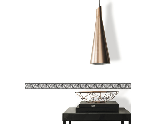 Wanddecoratie met rand, lamp en tafel